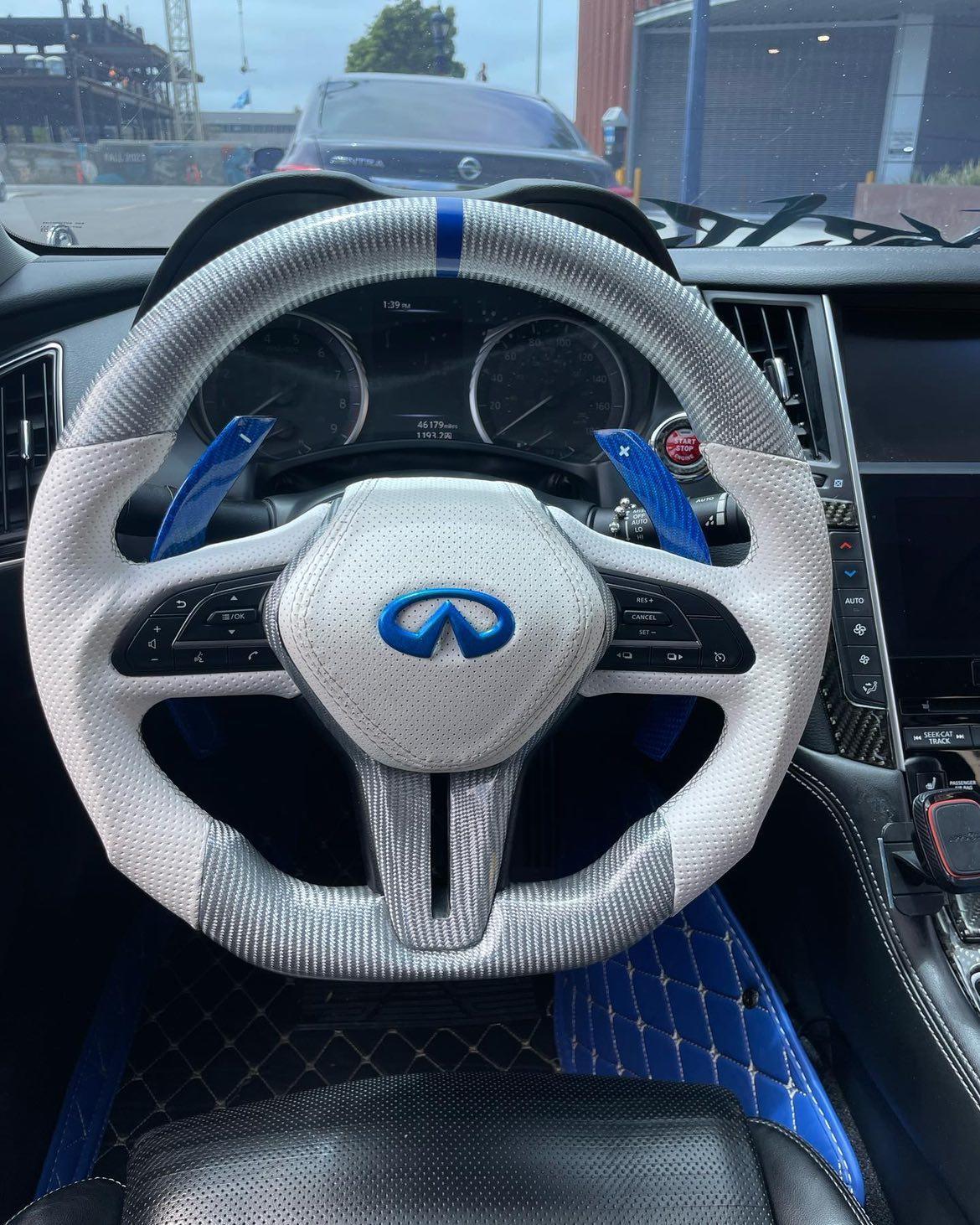 Jalisco's white carbon fiber steering wheel with emblem and stripe for Infiniti Q50/Q60.