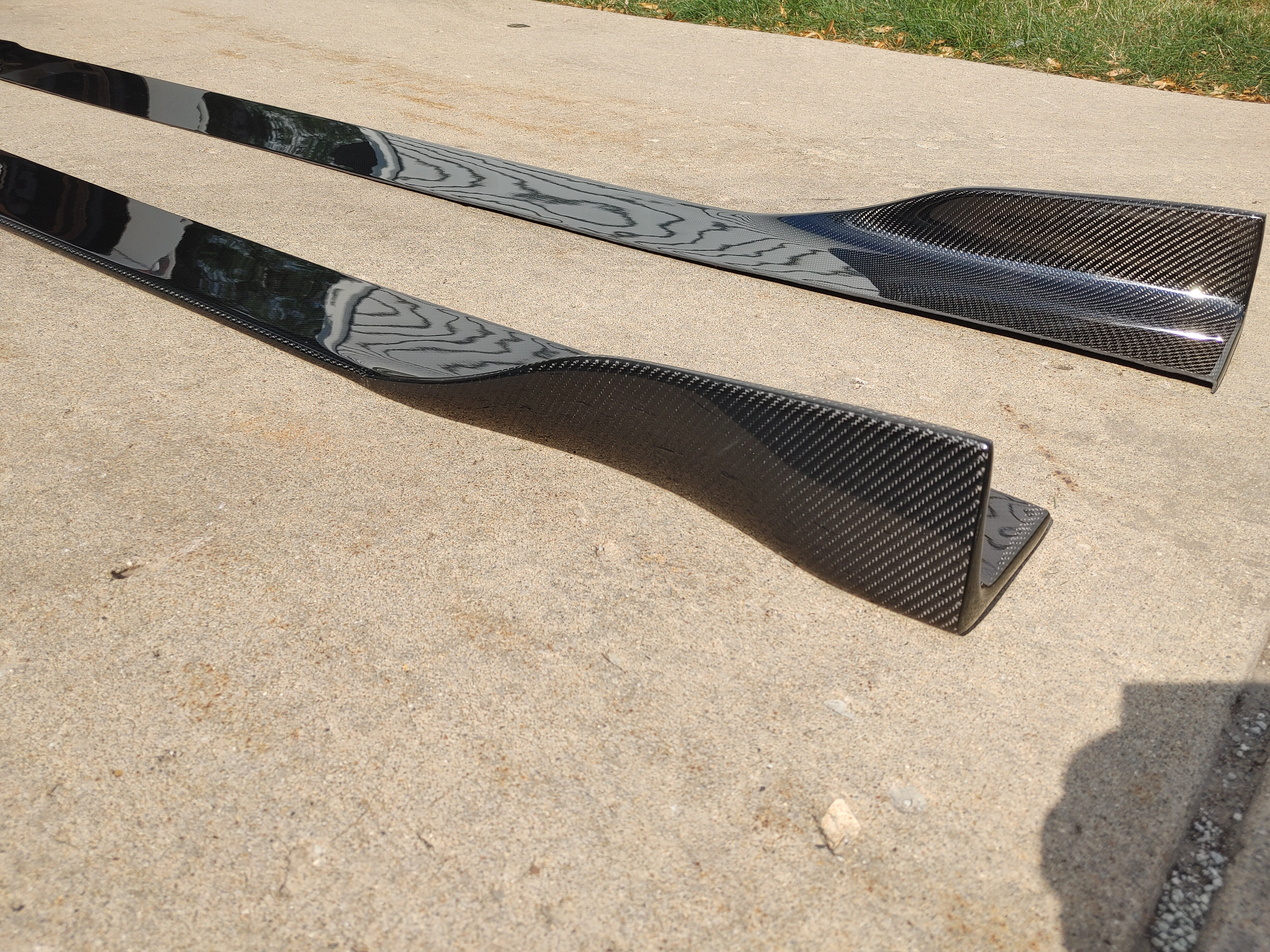 Detailed view of Jalisco's real carbon fiber side splitter, highlighting the one-piece construction for Infiniti vehicles.