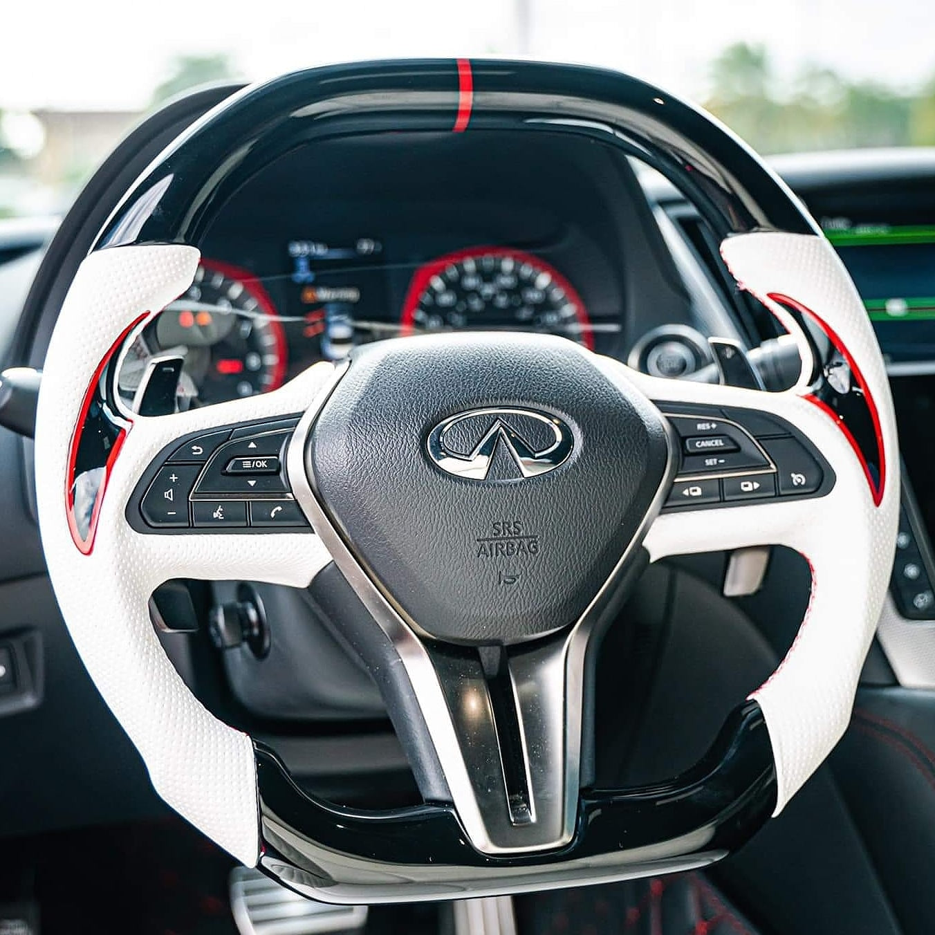 Jalisco's black carbon fiber steering wheel with gray accent, red-black partition, white grips, and red stripe for Infiniti Q50/Q60.